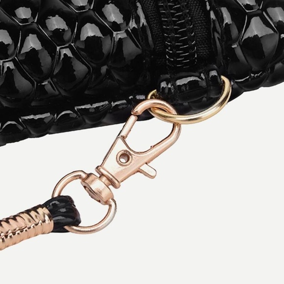 🌿Embossed shoulder Bag🌿 - Picture 3 of 4